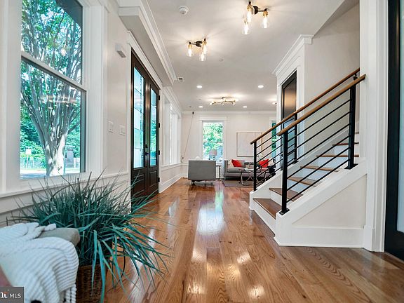 5th image of 101 Roosevelt Ct