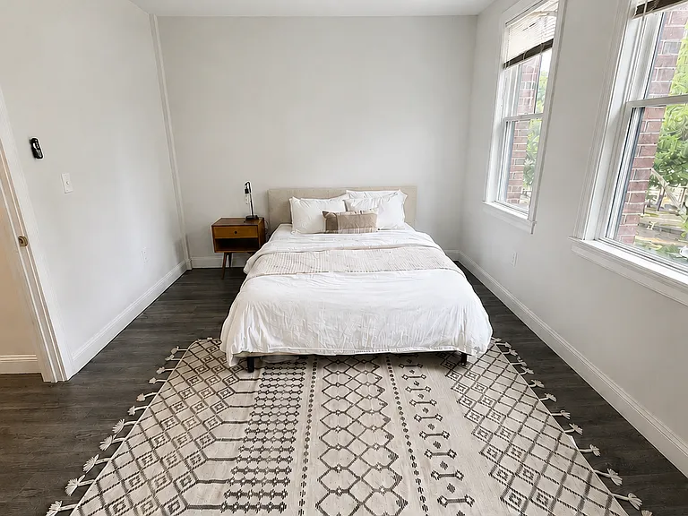 233 W 3rd St #2 — Photo 7