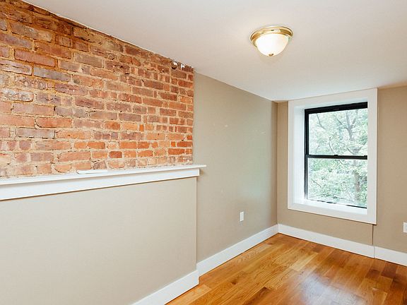 4th image of 298 Gates Ave #20
