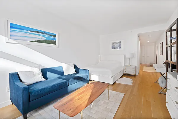 Sold by R New York | media 1