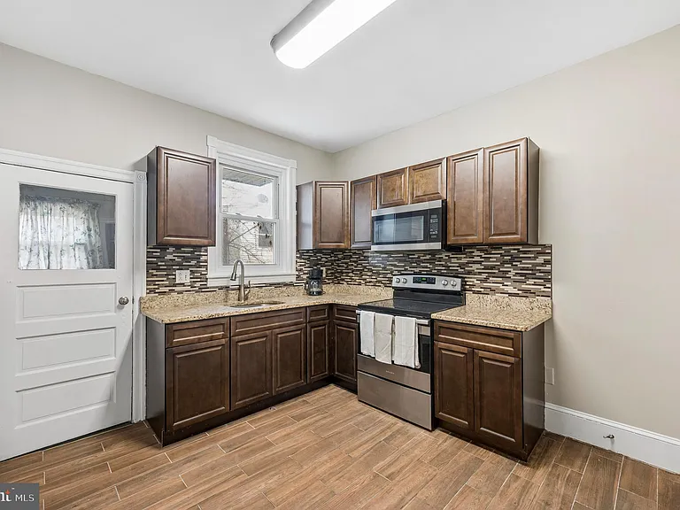 5428 Whitby Ave — Photo 9