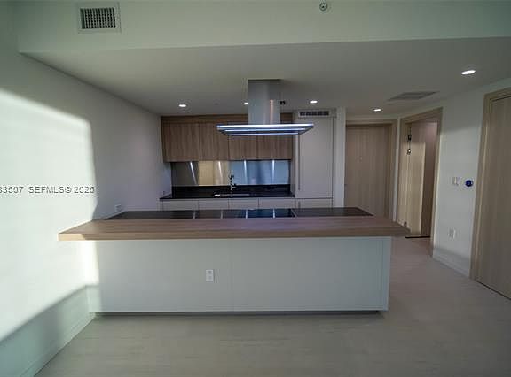 4th image of 1000 Brickell Plz #3106