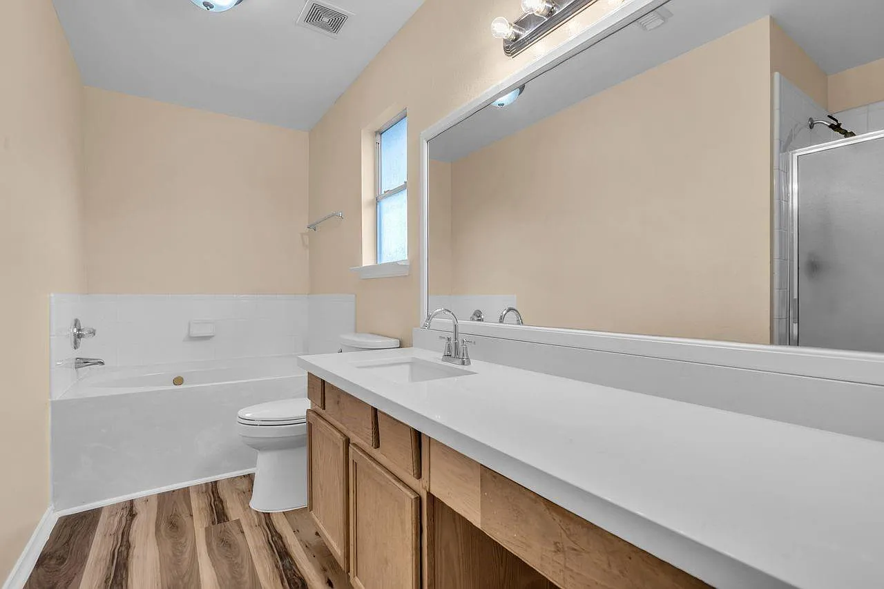 4 bed, 2.5 bath, 2080 sqft, $1,800 — Photo 1