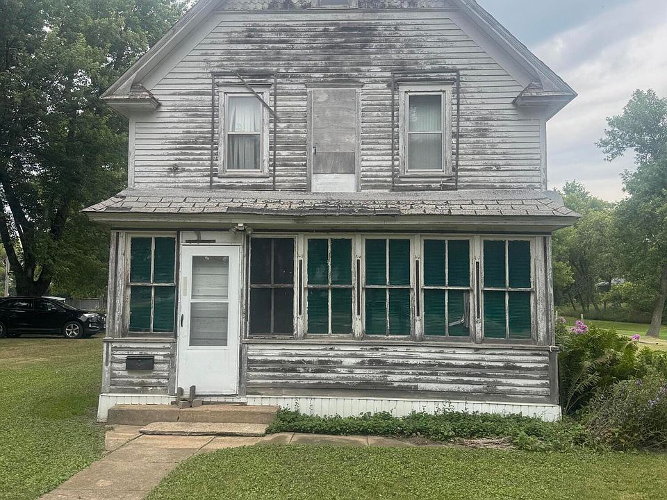 1st image of 200 Oak St