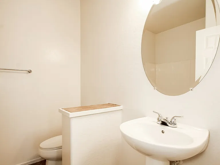 7907 S 50th Ln — Photo 15