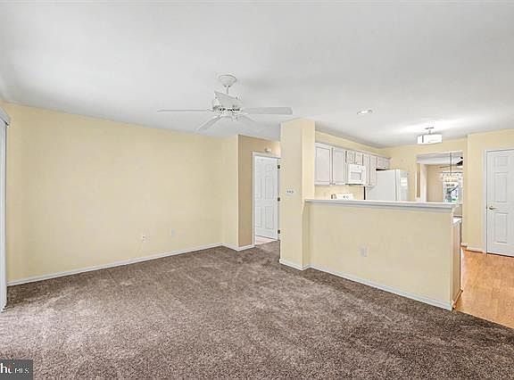 5th image of 676 E Chancery Ln