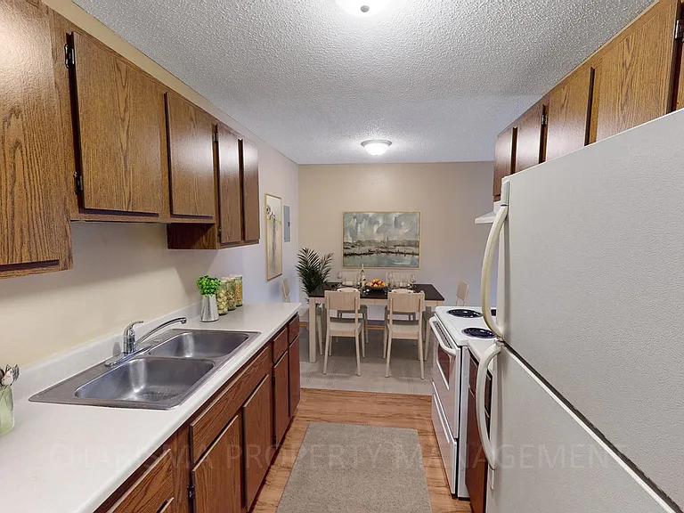 Missouri View Apartments — Photo 4