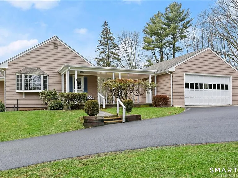 501 Lambert Rd — Photo 2