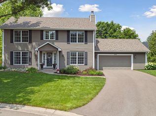 2045 Black Oaks Ln N, Plymouth, MN 55447