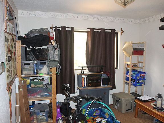 5th image of 876 Woodlawn Dr