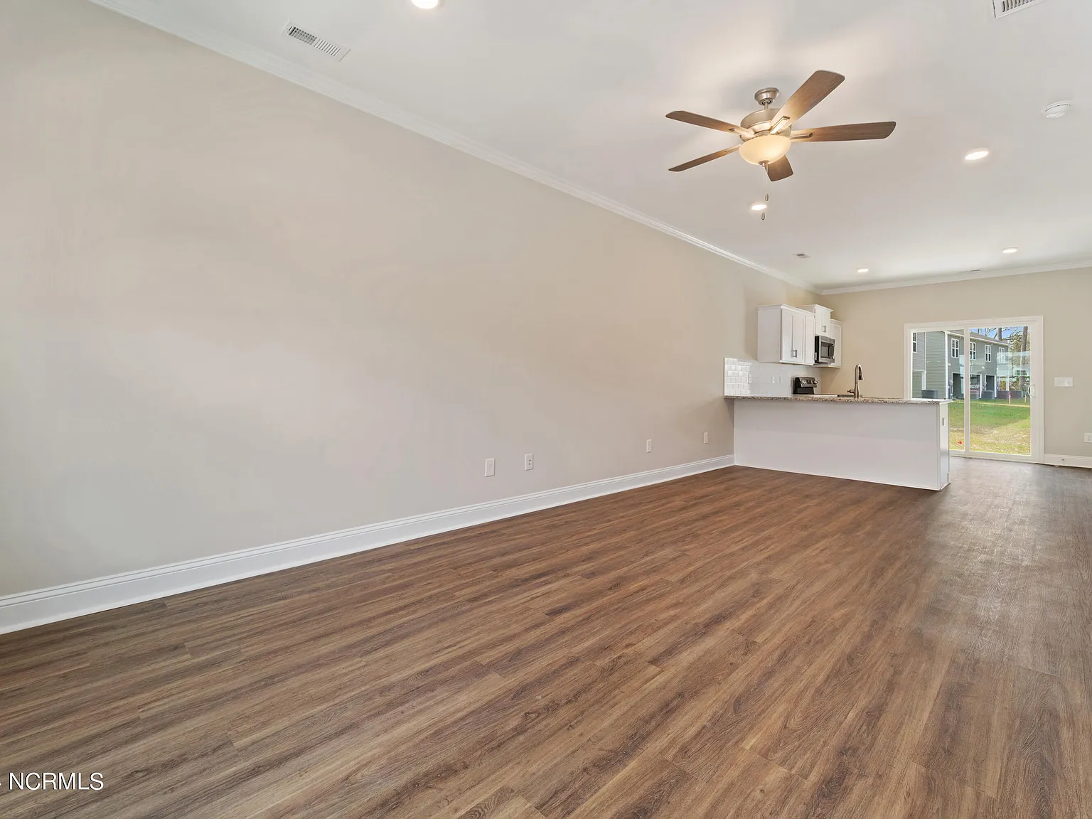 2 bed, 2.5 bath, 1149 sqft, $1,500 — Photo 2