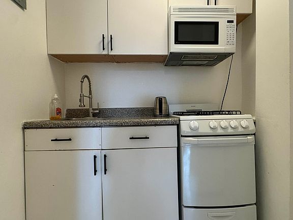 5th image of 397 Clermont Ave APT 2R