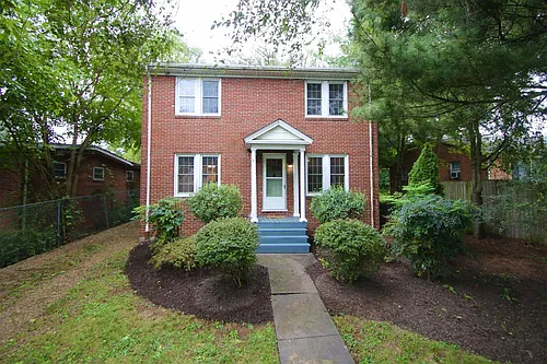 1044 N Main St Photo 1