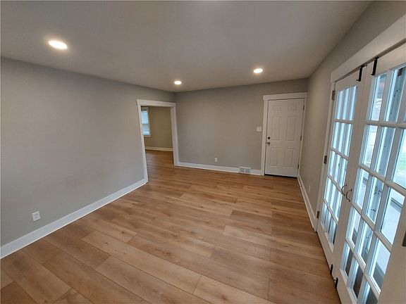 3rd image of 100 Catskill Ave