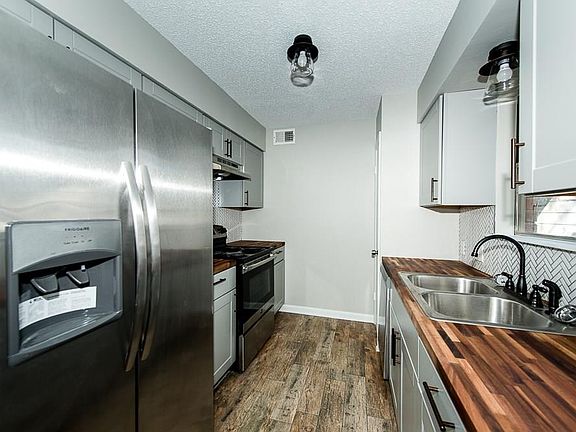 3rd image of 7303 Whispering Creek Cir #A