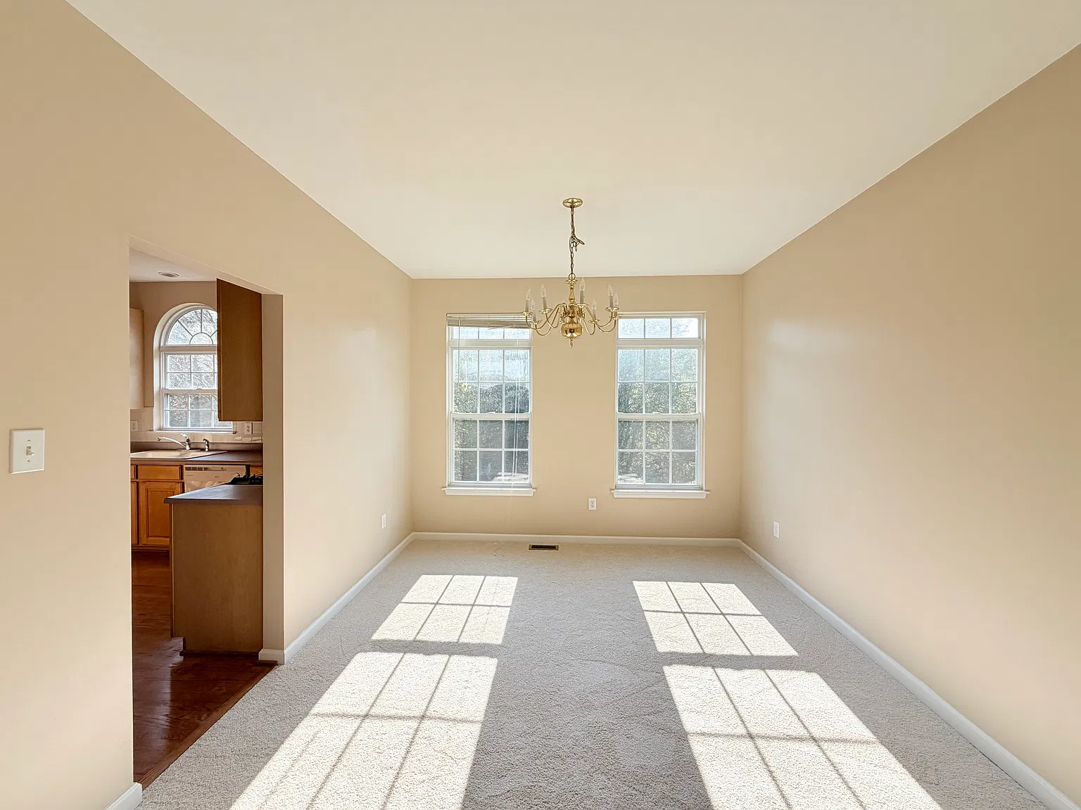Beautifully Maintained Single Family in Columbia! — Photo 4