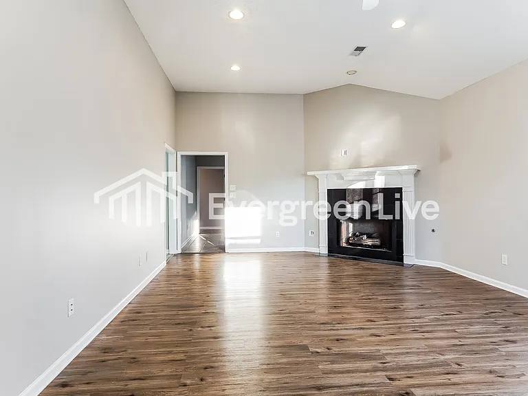 153 Azalea Ln — Photo 2