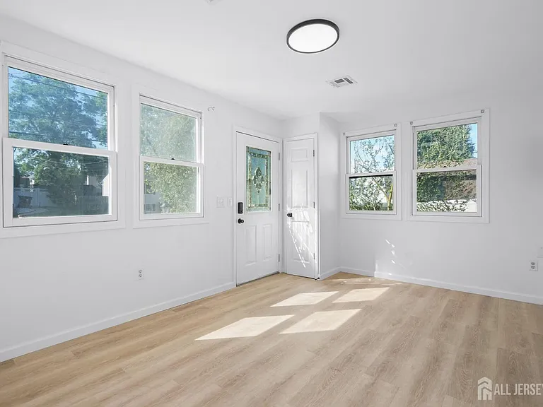 250 Brookside Ave — Photo 5