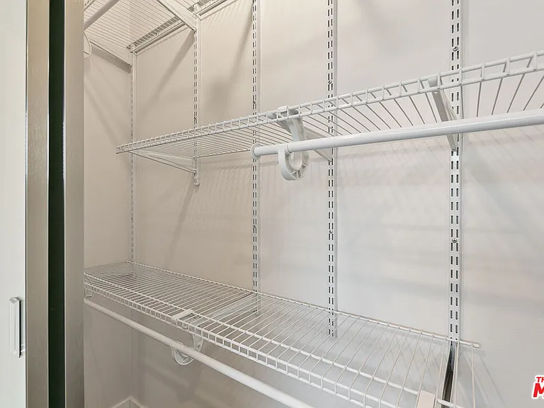 2401 S Sycamore Ave #6 — Photo 12