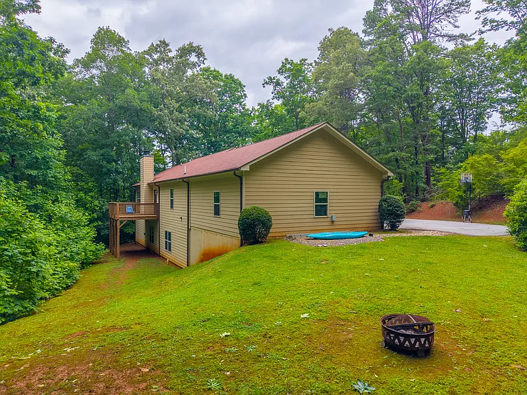 215 Oakridge Dr — Photo 20