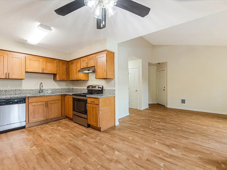 Cascade Woods Apartments — Photo 39