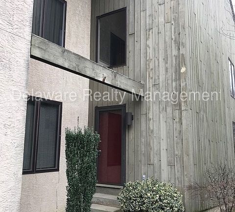2nd image of 19 Falcon Ct