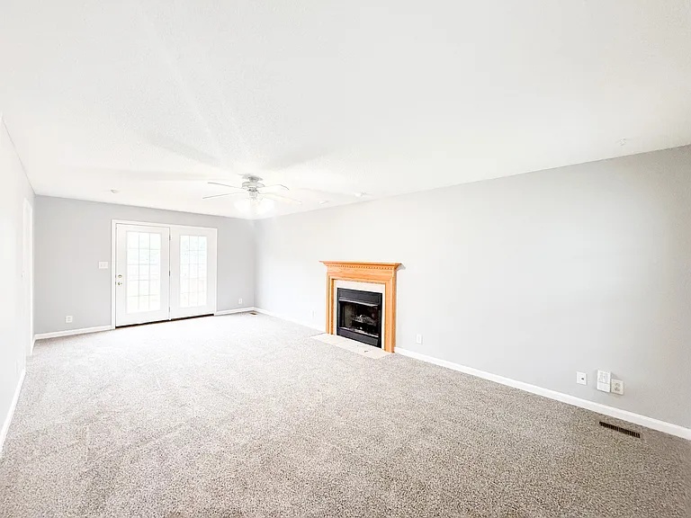 2604 Sugarhill Ct — Photo 2