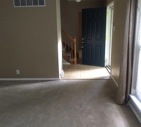 3rd image of 1015 Sandstone Dr