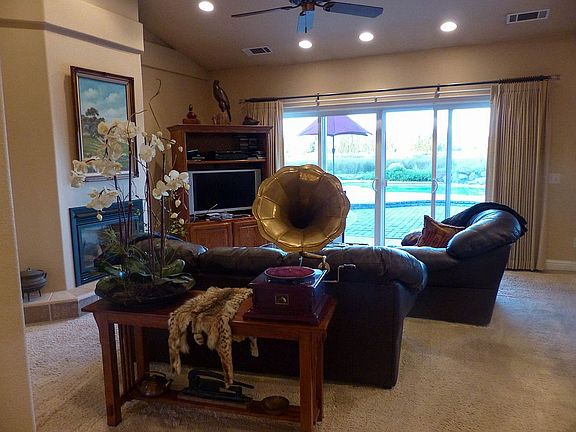 4th image of 10880 Shasta Blvd