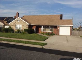 20 Carousel Ln, Long Beach, NY 11561