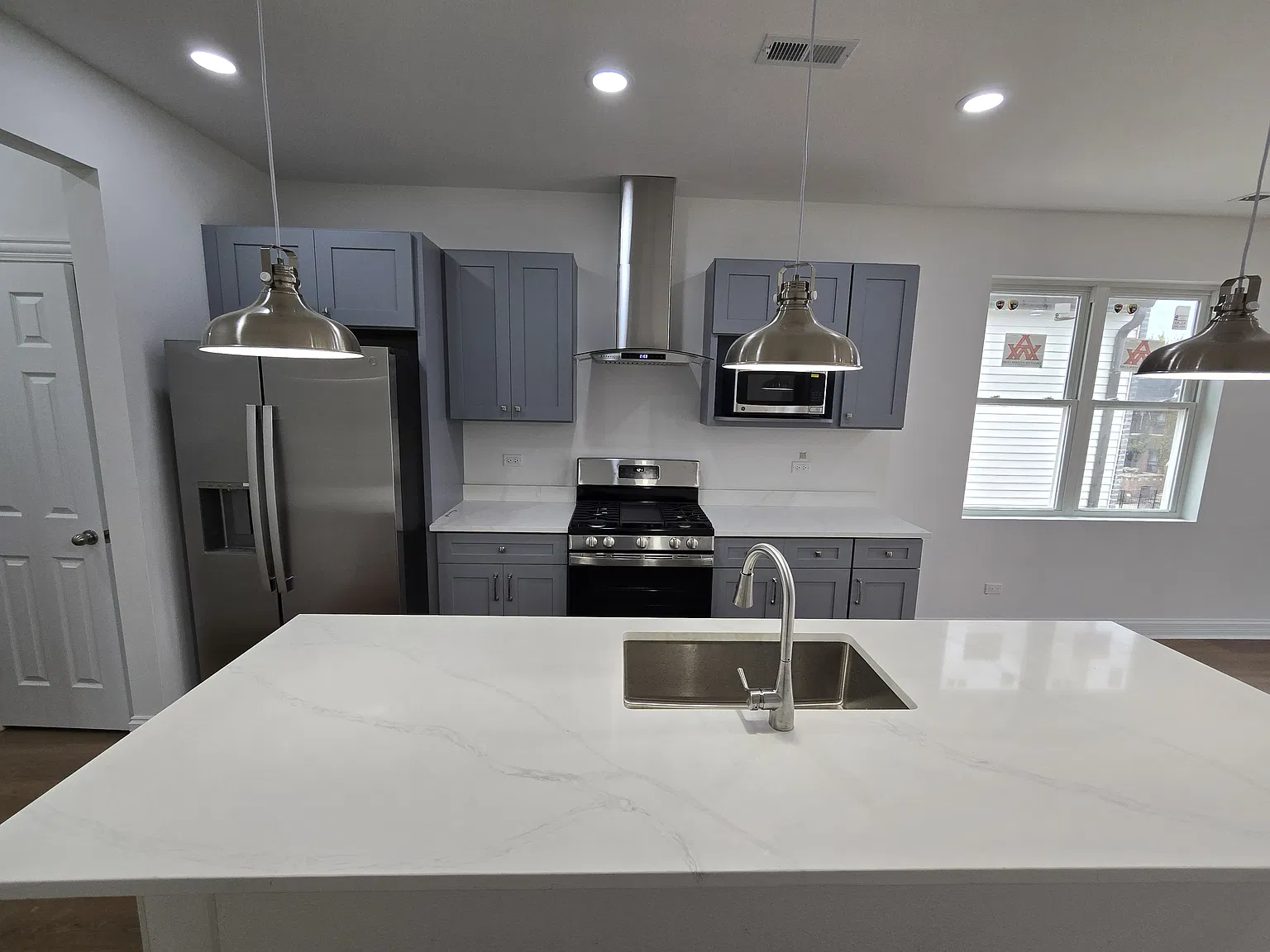 3 bed, 1580 sqft, $2,400 — Photo 4