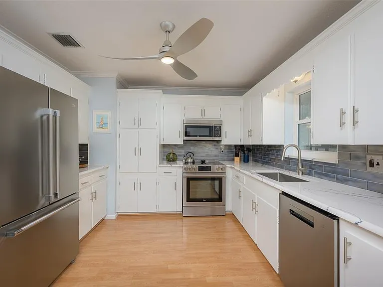 3801 Helene St — Photo 11