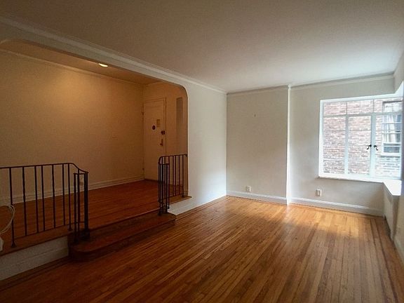 4th image of 135 W 225th St APT J
