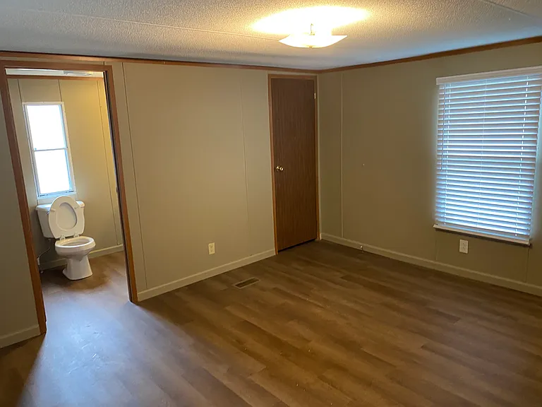 12885 Fairview Rd — Photo 17