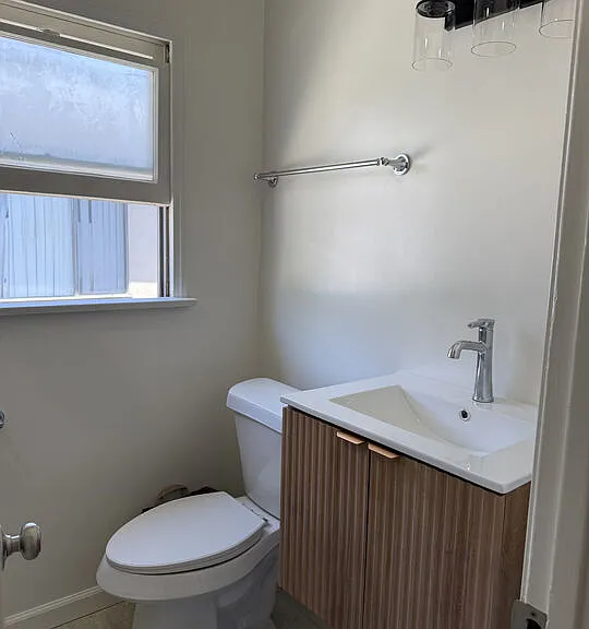 1154 N Orange Grove Ave #1/2 — Photo 8