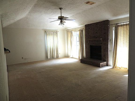 2nd image of 411 Meadowpoint Dr