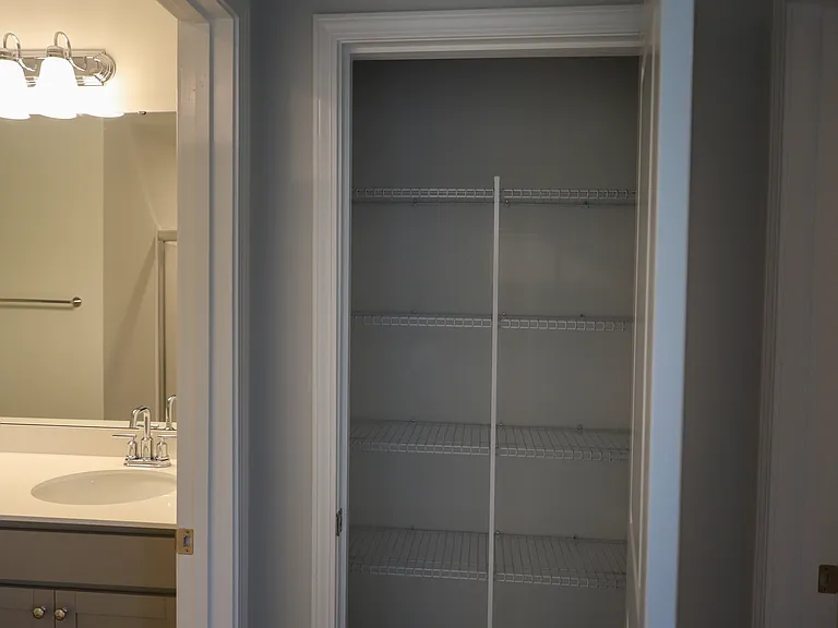 Master bedroom - Linen Closet