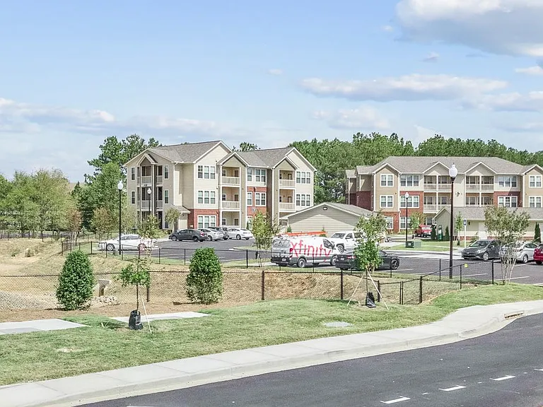 The Glen Apartments — Photo 19