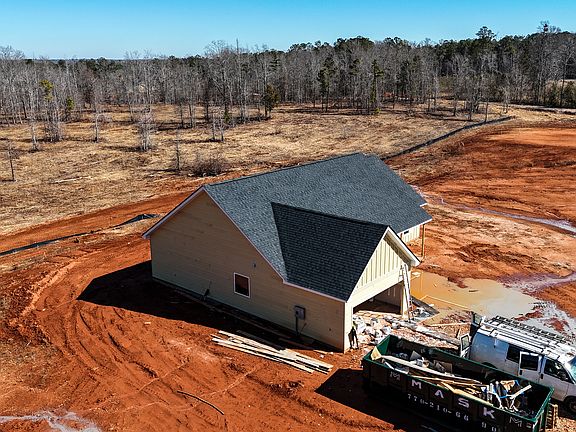 3rd image of 403 Andrews Mill Rd