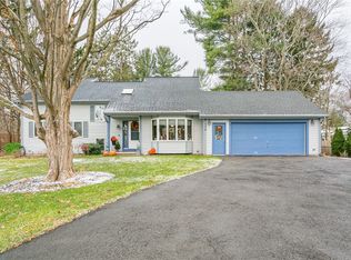 539 Holt Rd, Webster, NY 14580
