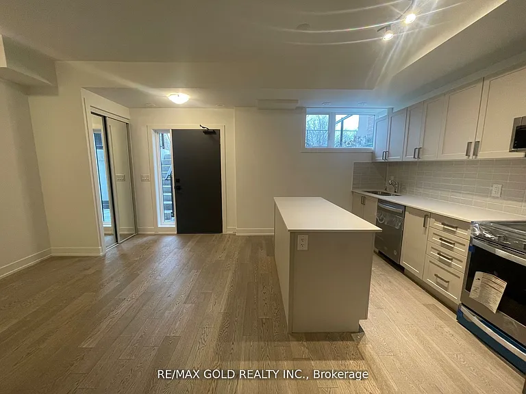 1095 Douglas McCurdy Cmn #161 — Photo 5