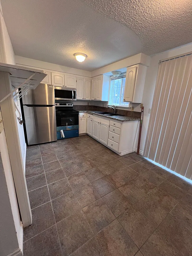 268-34th Ave 4-Plex — Photo 3