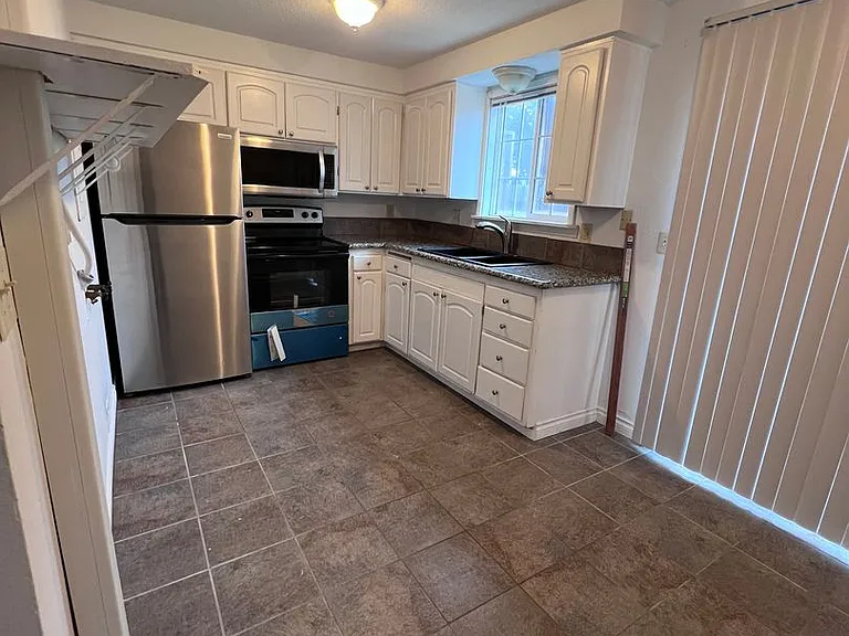 268-34th Ave 4-Plex — Photo 3