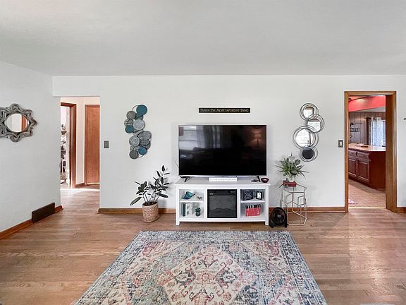 5th image of 2111 Sharon Ave