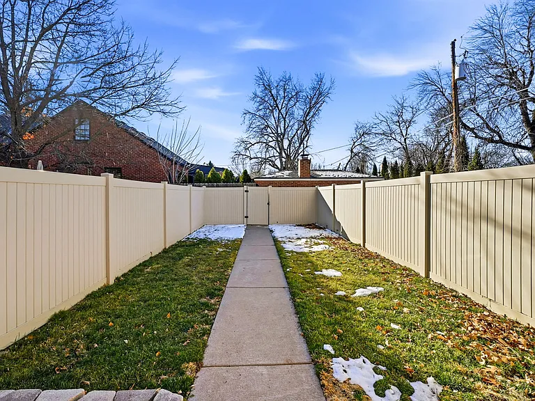 781 Forest St — Photo 11