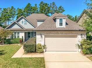 500 Meadow Lake Dr, Freeport, FL 32439