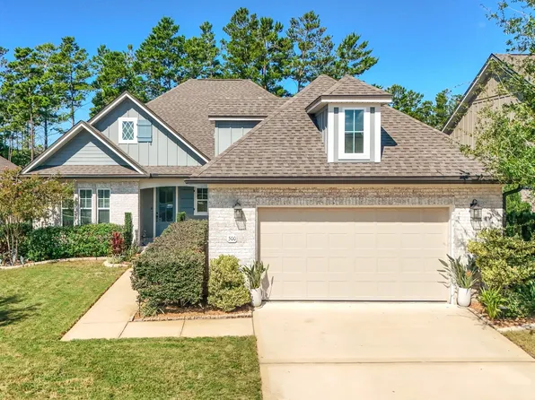 500 Meadow Lake Dr, Freeport, FL 32439