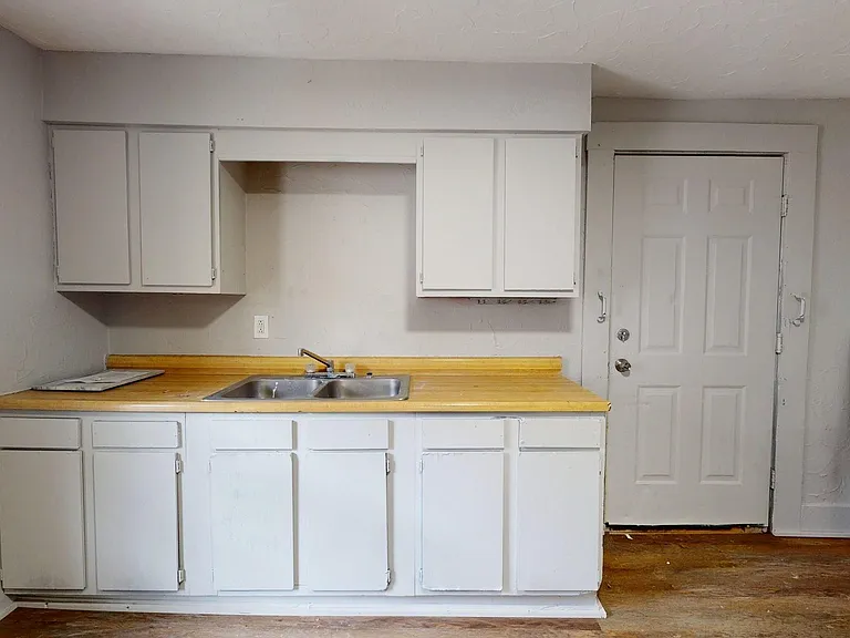 1141 McKinley Ave — Photo 3