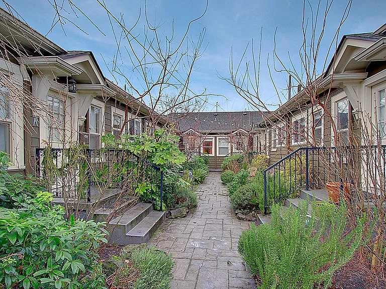 421 10th Ave E #C — Photo 11