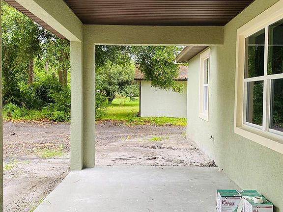 4th image of 55 Bassett Ln